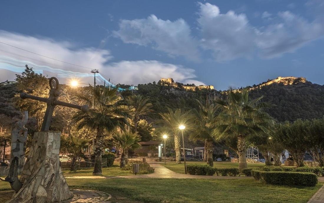 Beautiful Sultan House At Cleopatra Beach 1 With Umbrellas, Balcony, Barbecue, Private 100mbps Wifi, Smart Tv, Table Games, Vip Trans-fer - Beautiful Apartmenthouse